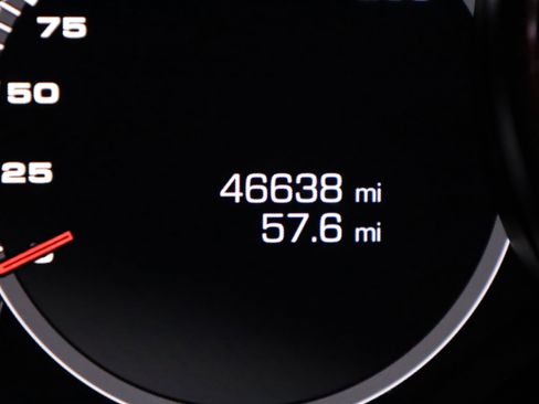 Used 2018 Porsche Panamera 4S image 21