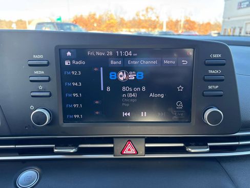 Used 2022 Hyundai Elantra SEL image 11