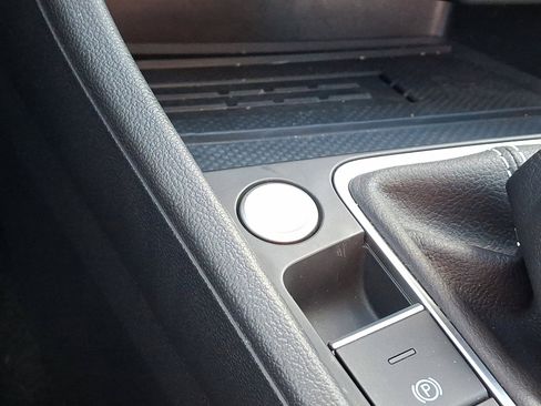 Certified 2025 Volkswagen Jetta SEL image 27