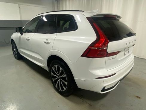Used 2025 Volvo XC60 B5 Plus image 2