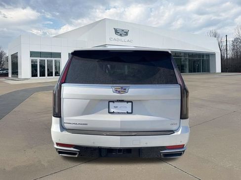Used 2023 Cadillac Escalade Premium Luxury AWD/4WD image 4