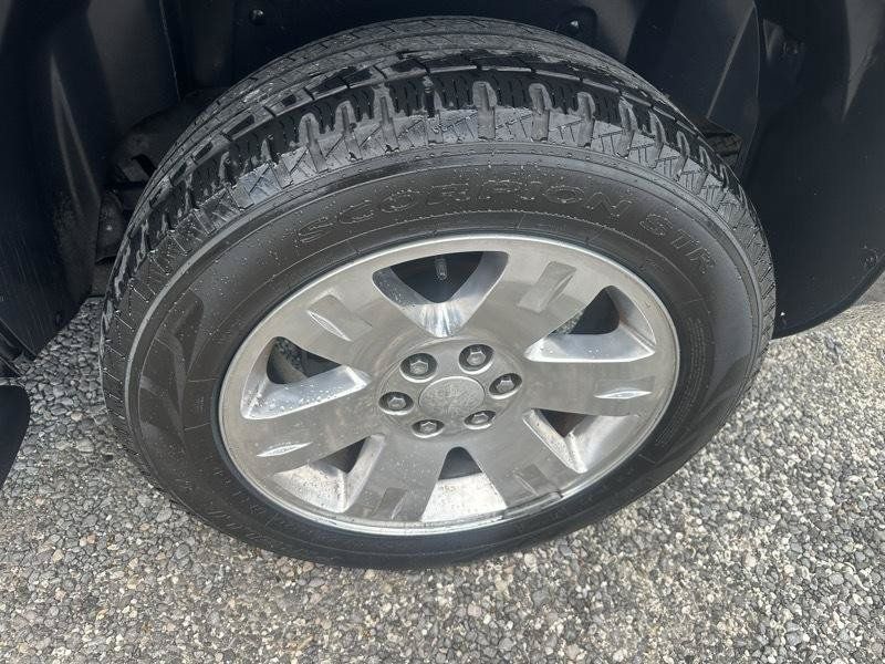 Used 2014 GMC Yukon SLT w/ SLT-2 Equipment Package RWD image 7