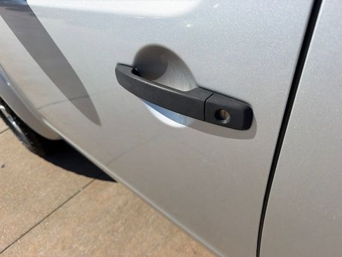 Used 2012 Nissan Frontier SV RWD image 12