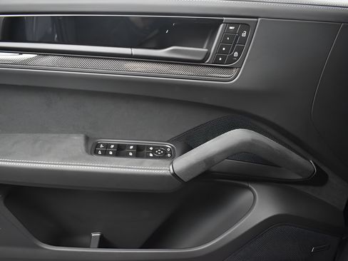 Certified 2024 Porsche Cayenne Turbo GT AWD/4WD image 13
