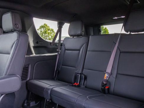 Used 2025 GMC Yukon XL Denali AWD/4WD image 9