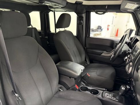 Used 2015 Jeep Wrangler Unlimited Sport w/ Quick Order Package 24S AWD/4WD image 22