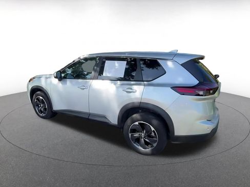 Used 2025 Nissan Rogue SV AWD/4WD image 9