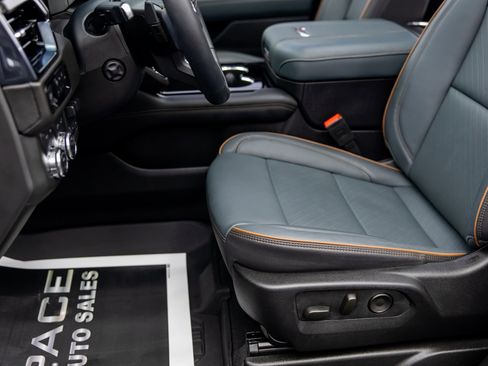 Used 2025 GMC Yukon AT4 w/ AT4 Premium Plus Package image 32