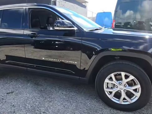 Used 2022 Jeep Grand Cherokee Limited AWD/4WD image 9