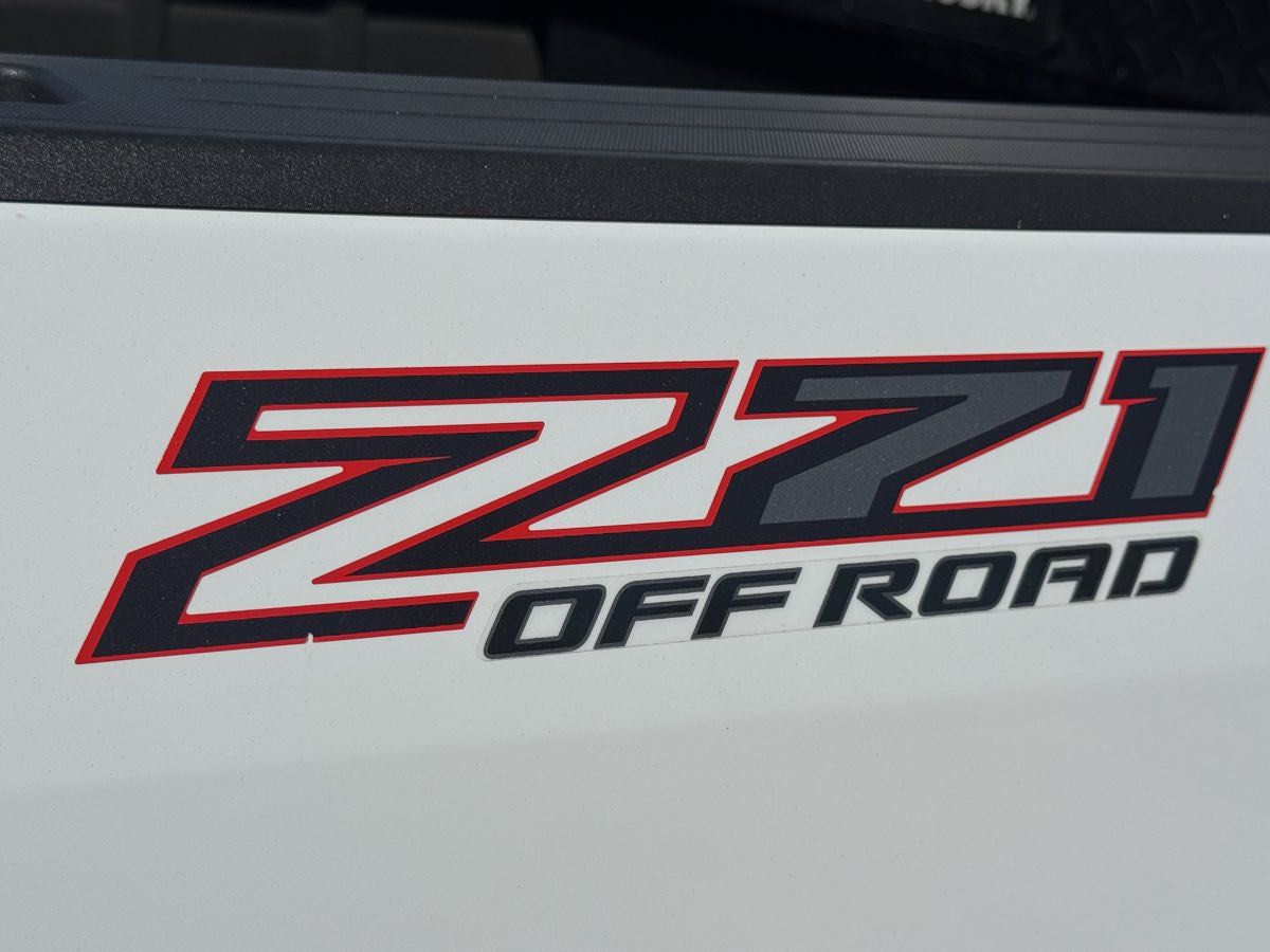 Used 2021 Chevrolet Colorado Z71 w/ Safety Package AWD/4WD image 9