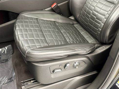 Used 2023 Cadillac Escalade ESV V image 19