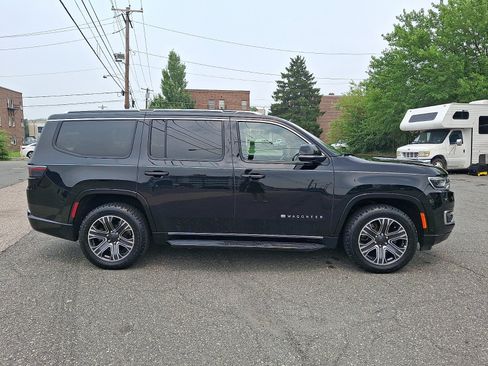 Used 2024 Jeep Wagoneer Series II w/ Flexible Seating Group AWD/4WD image 7