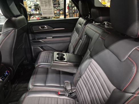 Used 2025 Ford Explorer ST-Line image 16