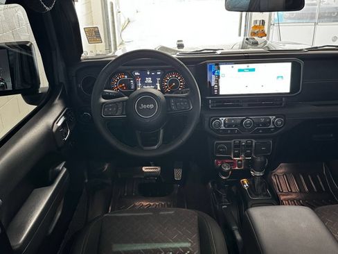 Certified 2025 Jeep Gladiator Mojave w/ Convenience Group AWD/4WD image 12