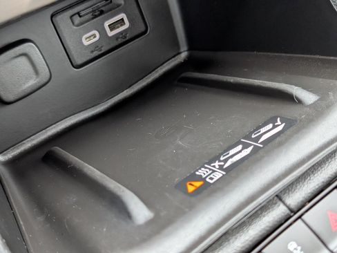 Used 2021 GMC Acadia Denali w/ Denali Ultimate Package image 25