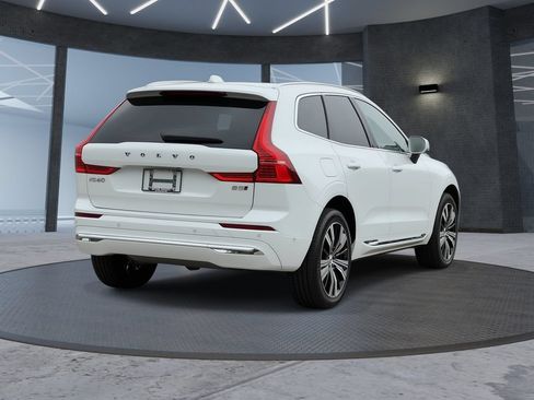 Used 2023 Volvo XC60 B5 Plus w/ Climate Package AWD/4WD image 4