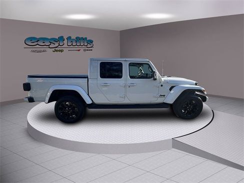 Certified 2022 Jeep Gladiator Overland image 2