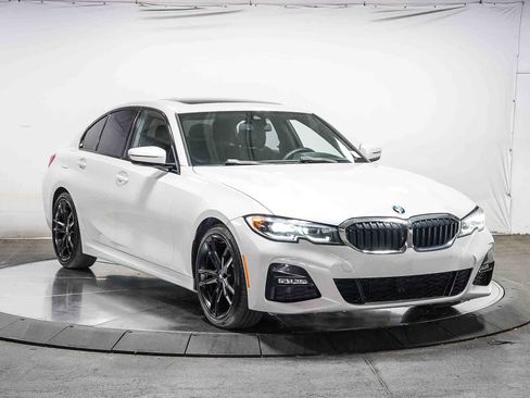 Used 2019 BMW 330i Sedan w/ M Sport Package RWD image 5
