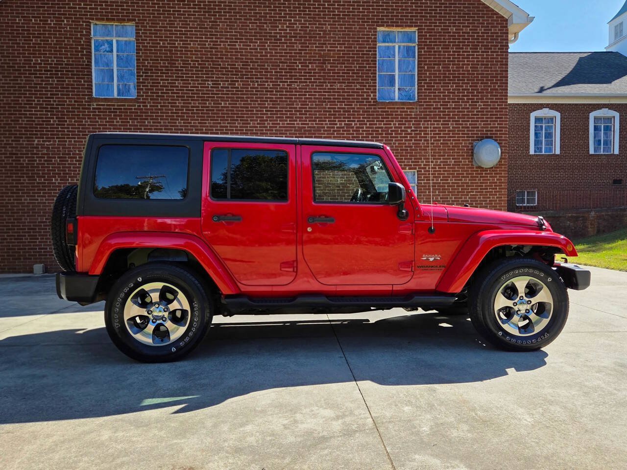 Used 2016 Jeep Wrangler Unlimited Sahara w/ Connectivity Group AWD/4WD image 5