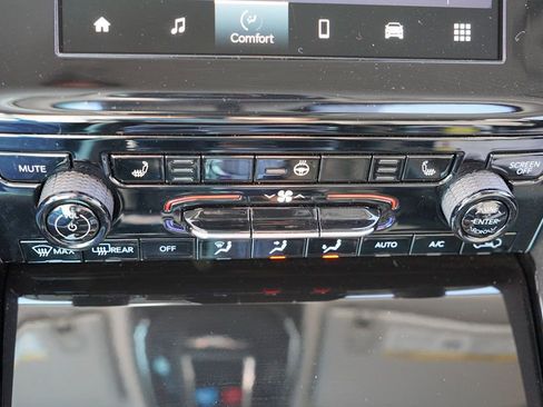 Certified 2023 Jeep Grand Cherokee Laredo w/ Luxury Tech Group I image 26