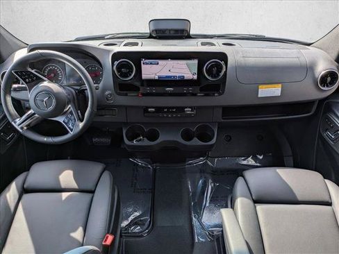 Used 2025 Mercedes-Benz Sprinter 2500 image 16