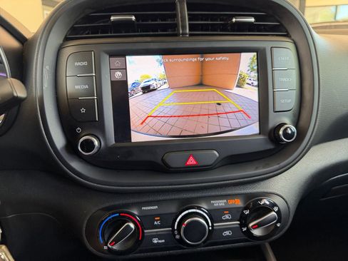 Used 2025 Kia Soul LX w/ LX Technology Package FWD image 17
