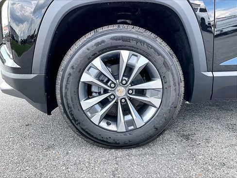 New 2027 Chevrolet Equinox LT w/ Convenience Package II FWD image 7