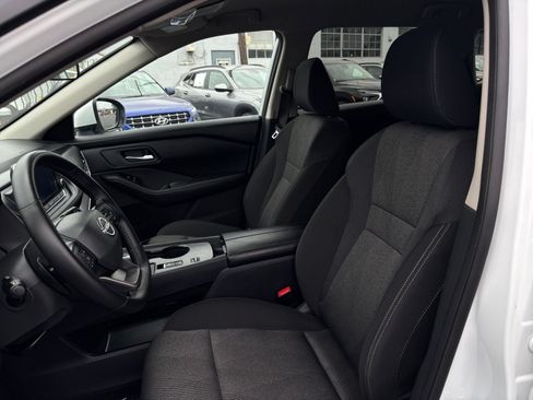 Used 2025 Nissan Rogue SV FWD image 29