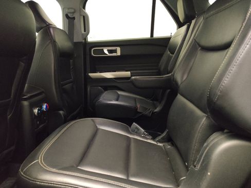 Used 2021 Ford Explorer XLT w/ Equipment Group 202A RWD image 18