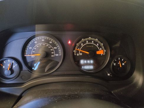 Used 2014 Jeep Patriot Latitude AWD/4WD image 23