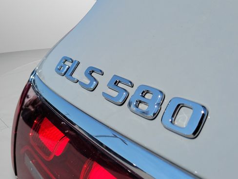 New 2026 Mercedes-Benz GLS 580 4MATIC image 30