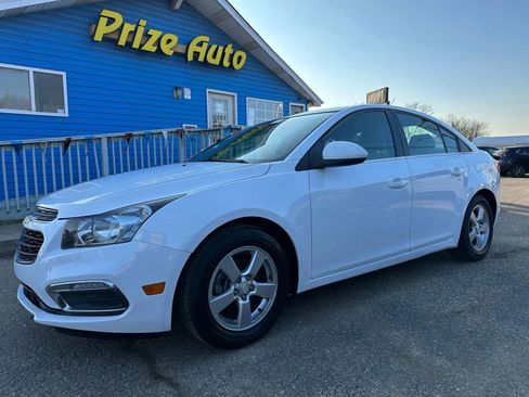Used 2016 Chevrolet Cruze LT image 2