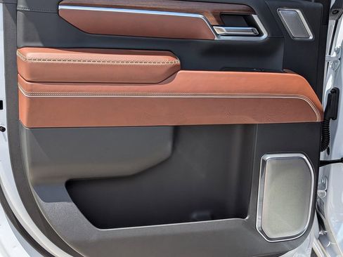 Used 2025 GMC Sierra 3500 Denali Ultimate image 17