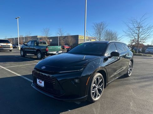 Used 2025 Toyota Crown Signia XLE image 7