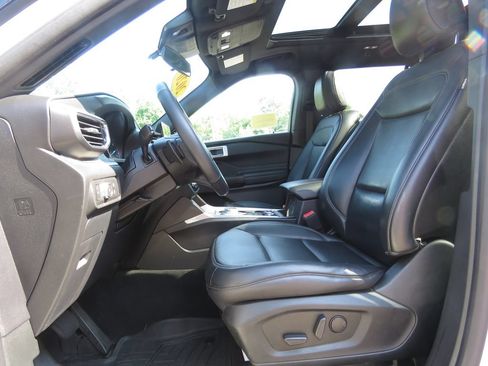 Used 2020 Ford Explorer XLT w/ Equipment Group 202A AWD/4WD image 10