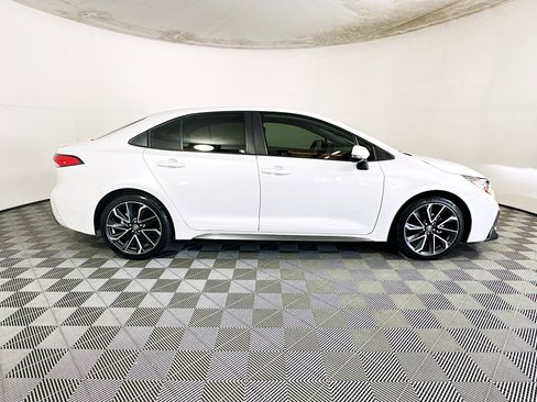 Used 2022 Toyota Corolla SE image 2