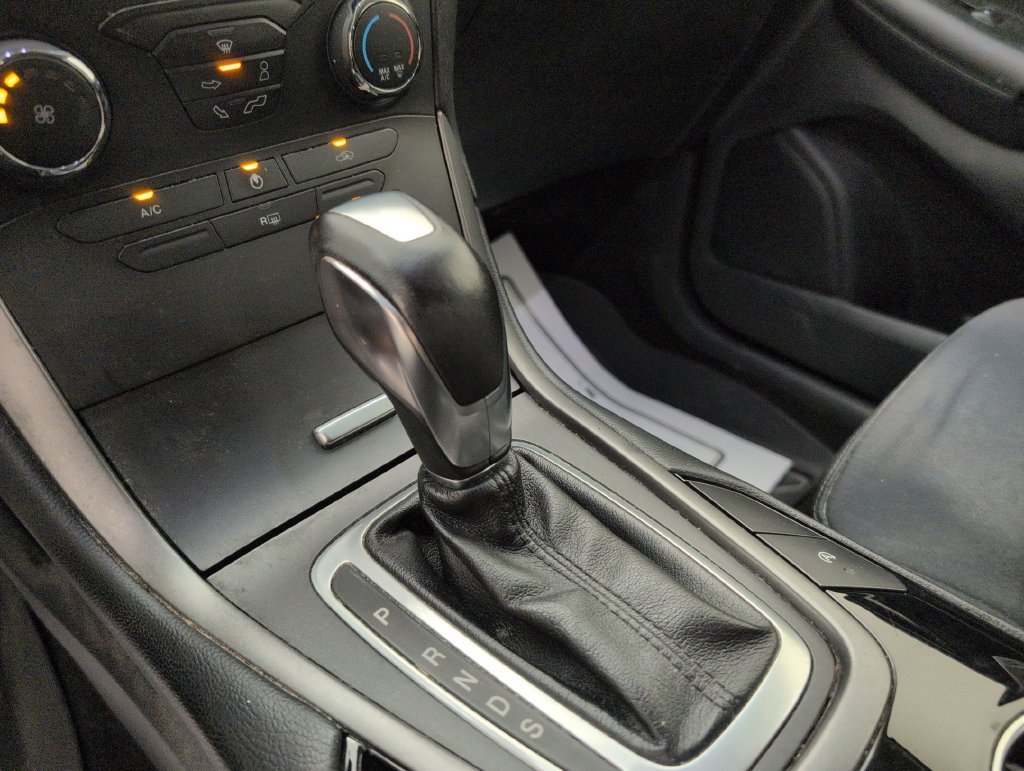 Used 2018 Ford Edge SE FWD image 26