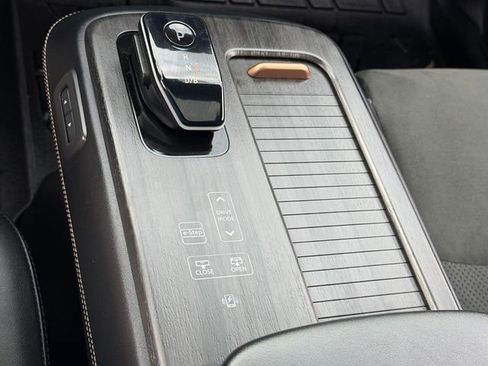 Certified 2024 Nissan Ariya AWD image 17