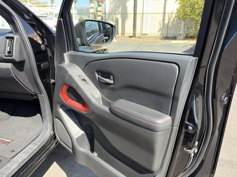 Used 2026 Nissan Frontier PRO-4X AWD/4WD image 11