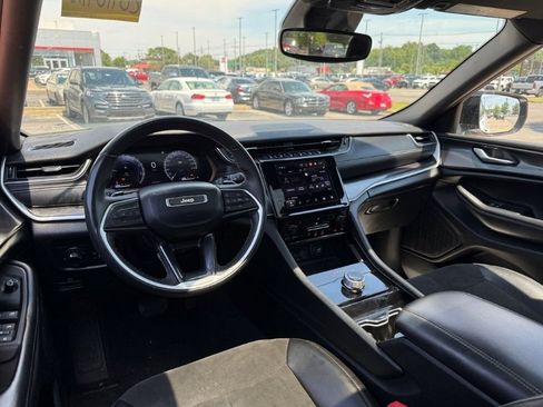 Used 2023 Jeep Grand Cherokee Altitude AWD/4WD image 16