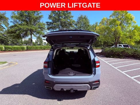 Used 2025 Honda Pilot Touring image 7