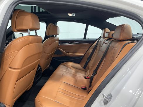 Used 2018 BMW M550i xDrive AWD/4WD image 30