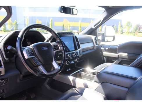 Used 2022 Ford F350 Platinum w/ FX4 Off-Road Package AWD/4WD image 9