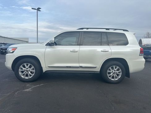 Used 2021 Toyota Land Cruiser image 2