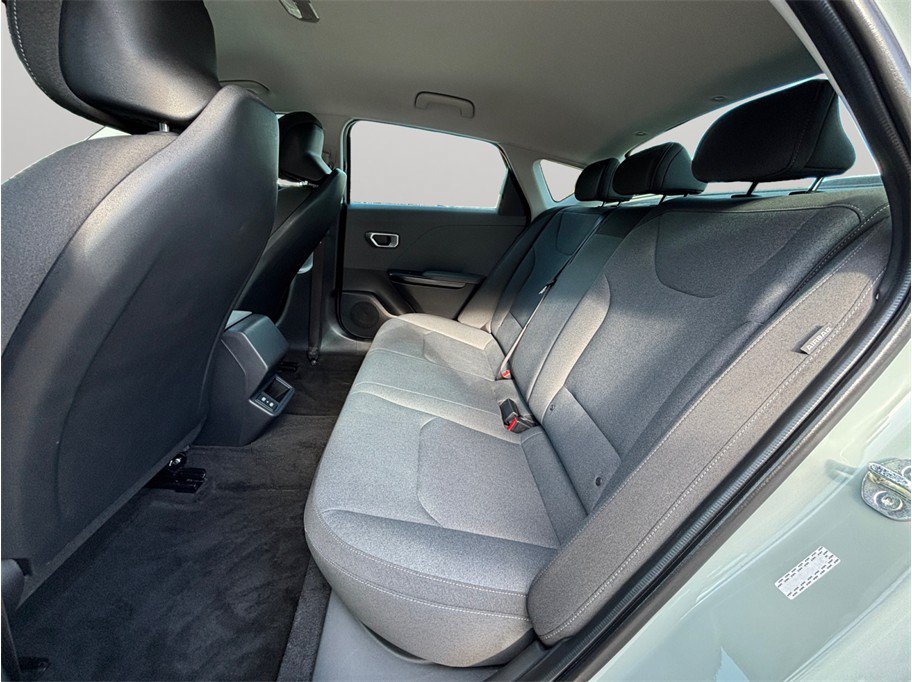 Used 2025 Kia K4 FWD image 32