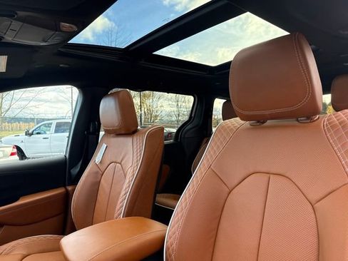 New 2026 Chrysler Pacifica Pinnacle image 28
