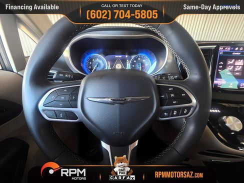 Used 2023 Chrysler Pacifica Touring-L FWD image 13