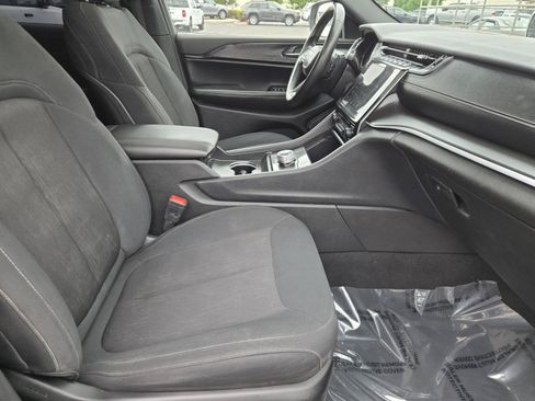 Used 2024 Jeep Grand Cherokee L Laredo RWD image 34