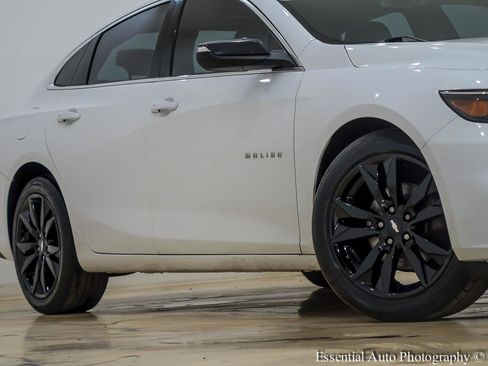 Used 2018 Chevrolet Malibu LT w/ Leather Package FWD image 4