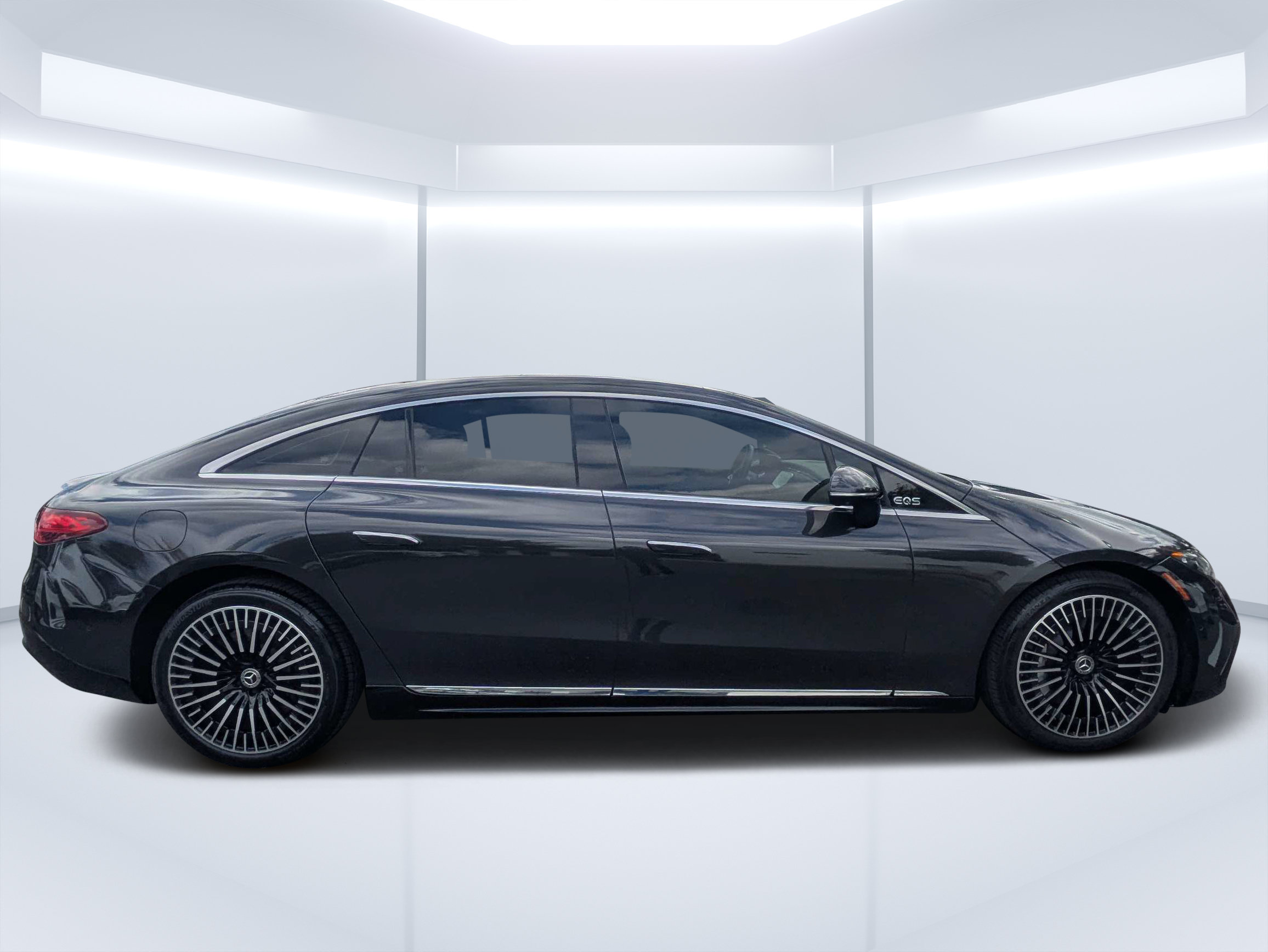 Used 2022 Mercedes-Benz EQS 450+ Sedan image 2